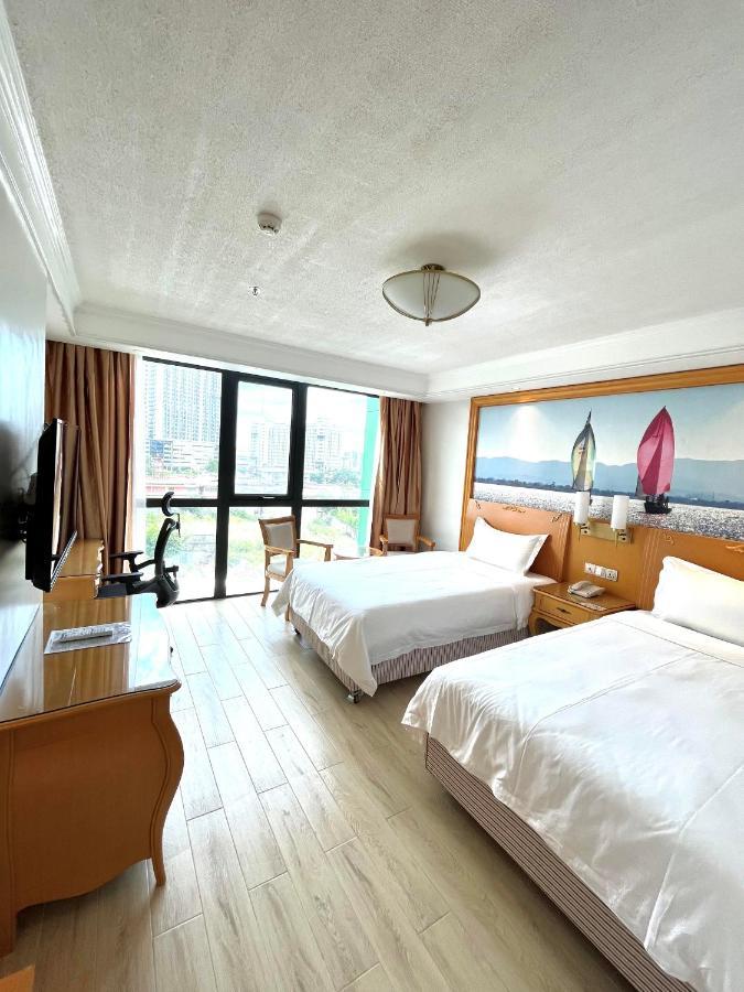 Royal J Hotel Cebu Esterno foto