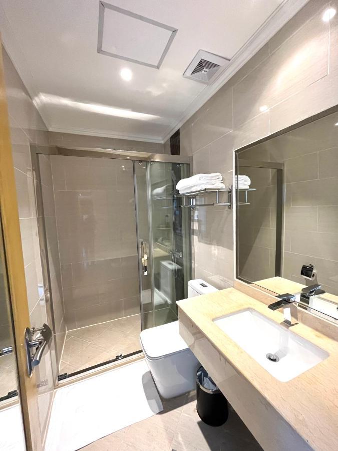 Royal J Hotel Cebu Esterno foto
